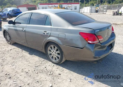 2005 Toyota Avalon Limited z USA, uszkodzony, nr VIN 4T1BK36B85U026077